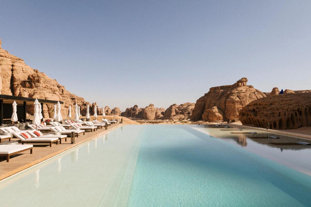 Hotel Our Habitas Alula Al-ʿUla Esterno foto The pool at the Bvlgari Resort