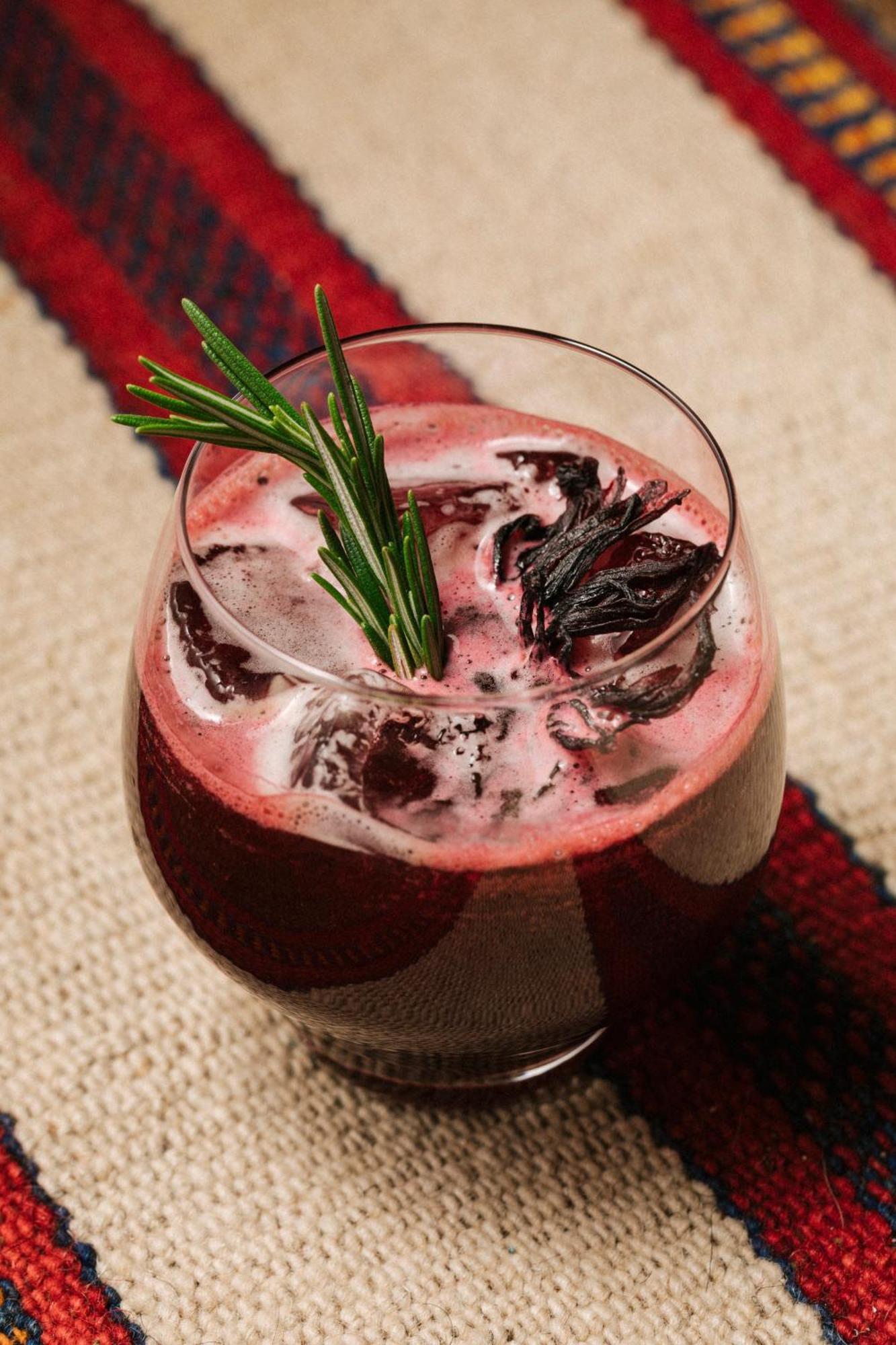 Hotel Our Habitas Alula Al-ʿUla Esterno foto A glass of mulled wine