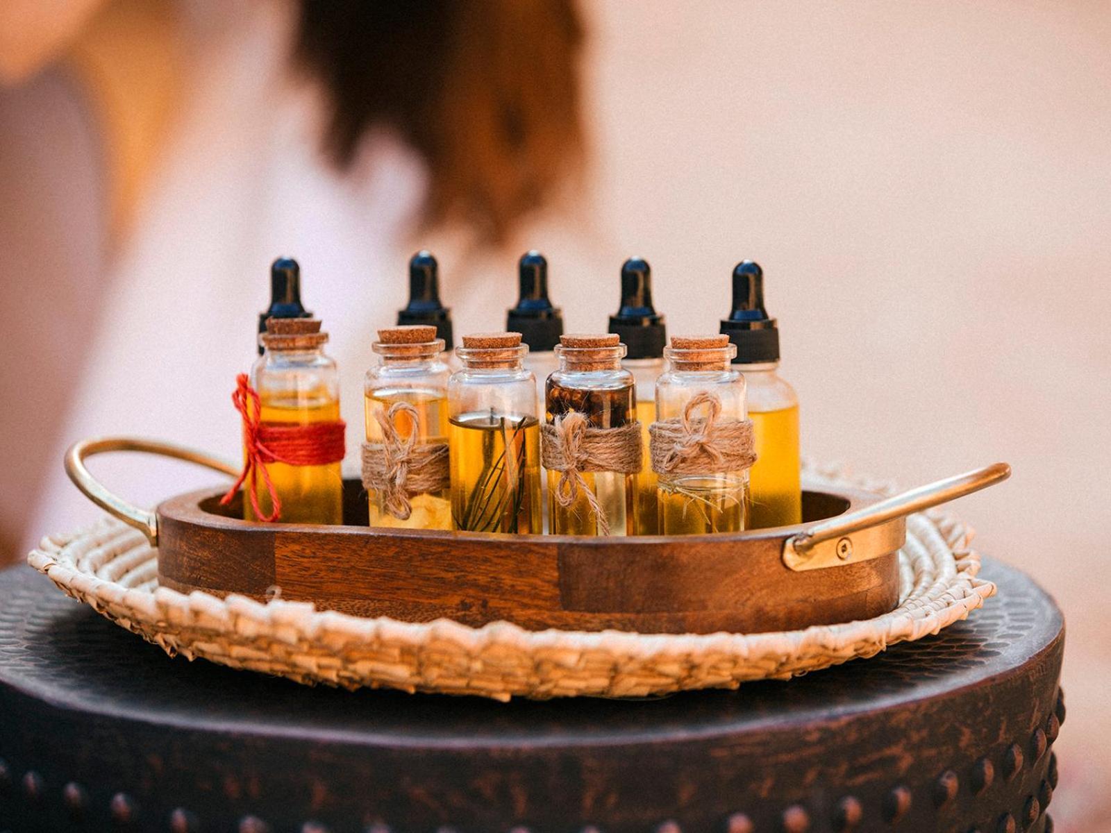 Hotel Our Habitas Alula Al-ʿUla Esterno foto A selection of essential oils
