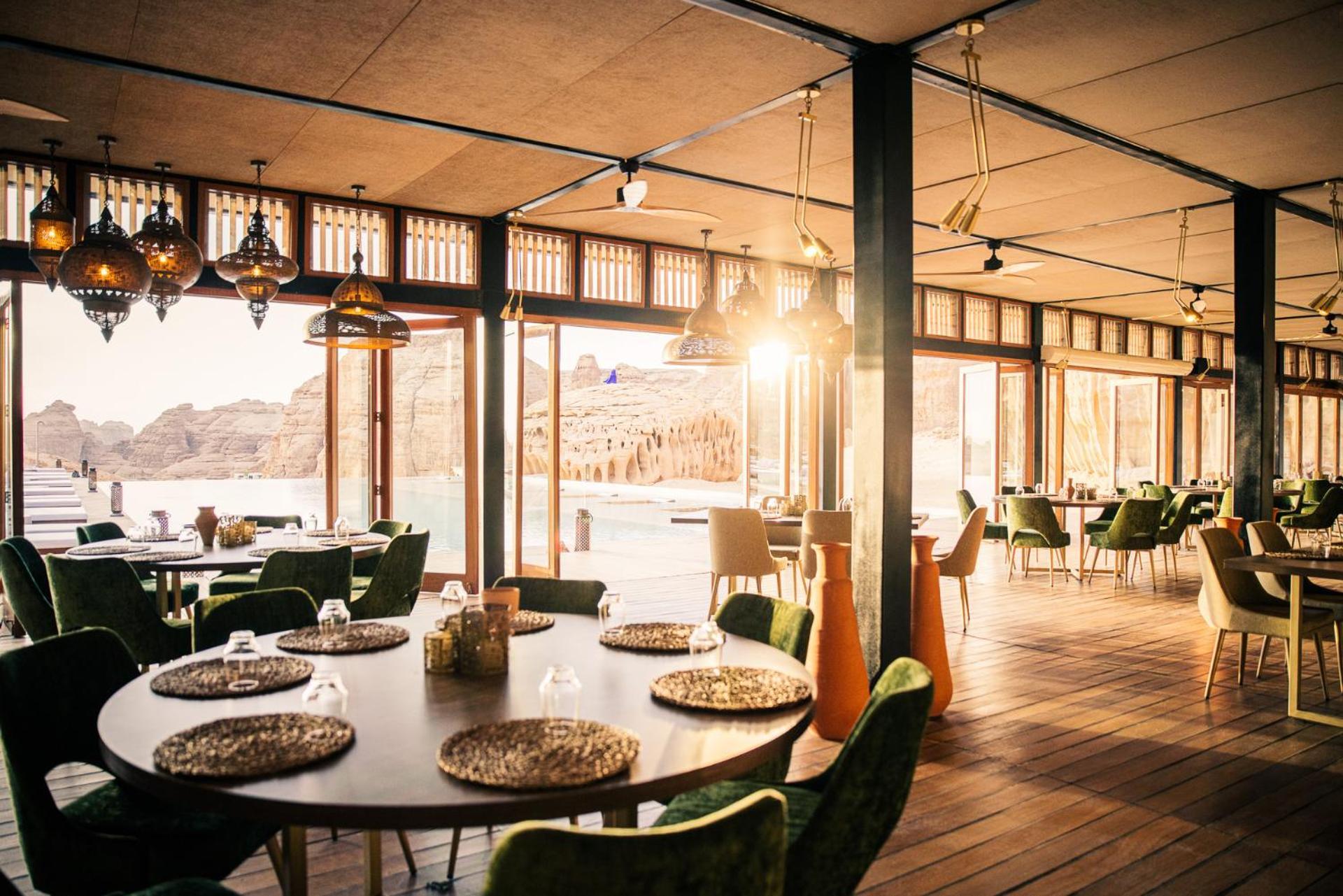 Hotel Our Habitas Alula Al-ʿUla Esterno foto The dining room at the Six Senses Spa